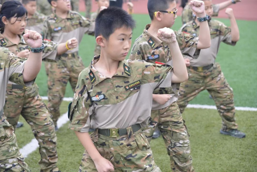红领巾少年军校军事夏令营:军事装备与军事训练篇
